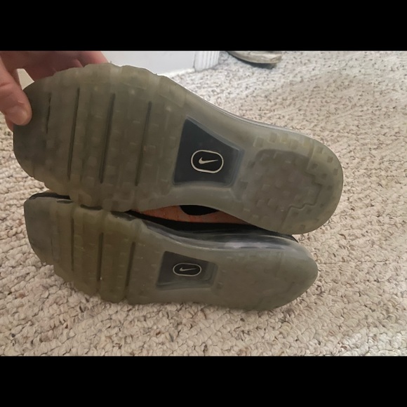 Nike shoes - Picture 2 of 5